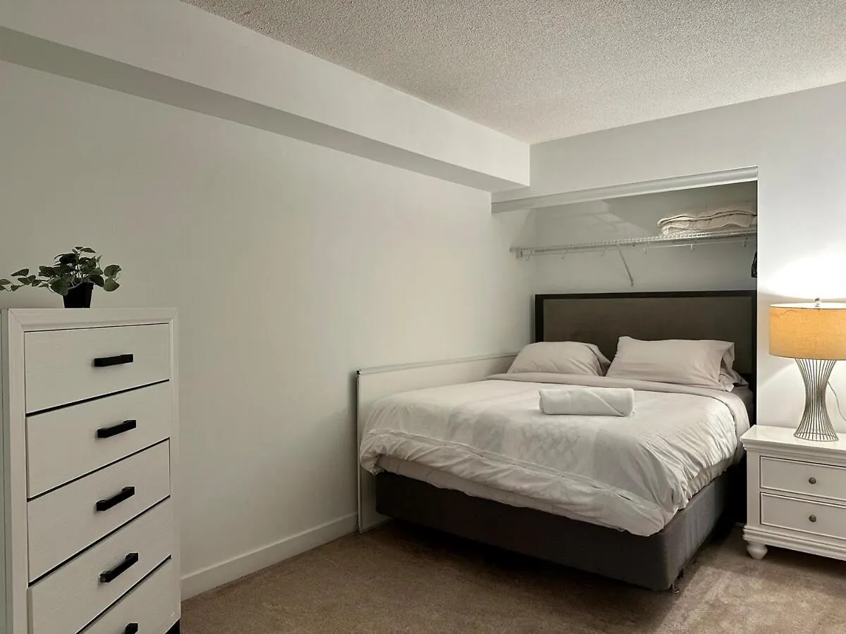 Spacious & Central 1 Bdrm 2 Real Beds Toronto